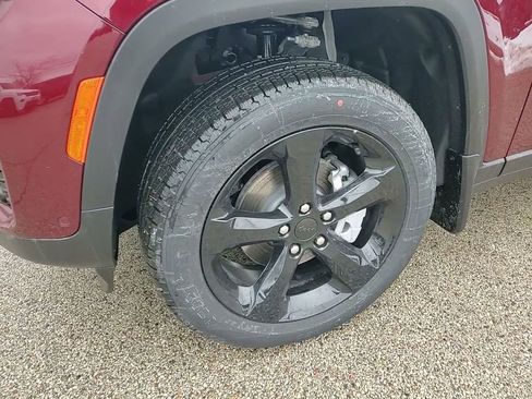 New 2025 Jeep Grand Cherokee Limited w/ Luxury Tech Group II image 16