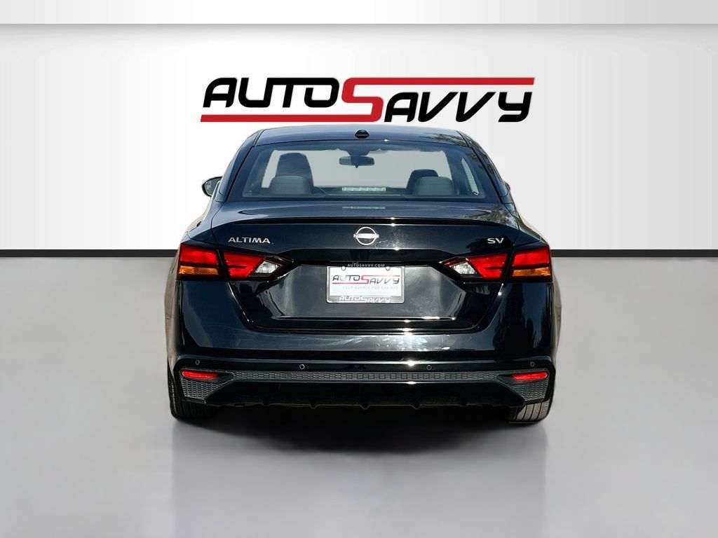 Used 2024 Nissan Altima 2.5 SV FWD image 6