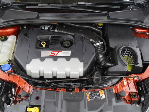 Used 2018 Ford Focus ST w/ Equipment Group 402A FWD image 32
