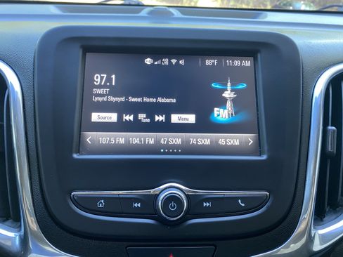 Used 2018 Chevrolet Equinox LT FWD image 26