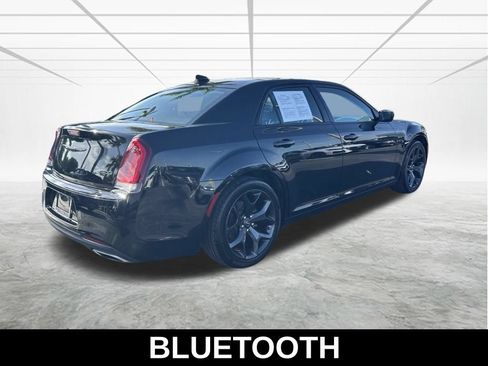 Used 2021 Chrysler 300 Touring w/ Sport Appearance Package RWD image 5