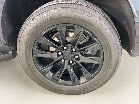 Used 2023 Chevrolet Suburban Premier image 34