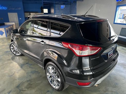 Used 2015 Ford Escape SE w/ SE Chrome Package image 3