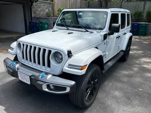 Used 2022 Jeep Wrangler Unlimited Sahara w/ Cold Weather Group AWD/4WD image 2