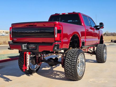 Used 2025 Ford F250 Platinum w/ FX4 Off-Road Package image 9