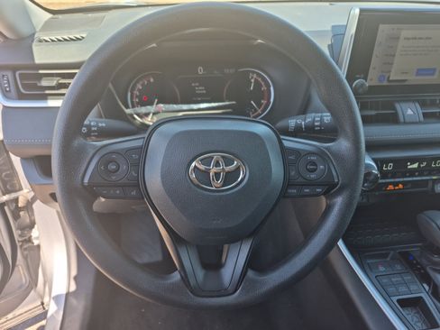Used 2025 Toyota RAV4 XLE AWD/4WD image 9