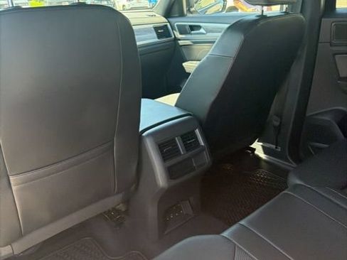 Used 2023 Volkswagen Atlas Cross Sport SE FWD image 13