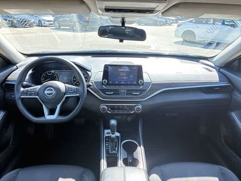 Used 2024 Nissan Altima 2.5 SV FWD image 16
