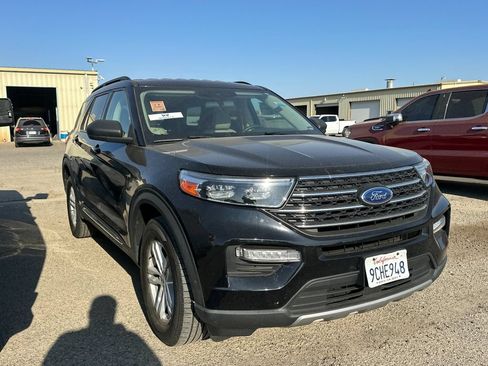 Used 2022 Ford Explorer XLT w/ Equipment Group 202A AWD/4WD image 2