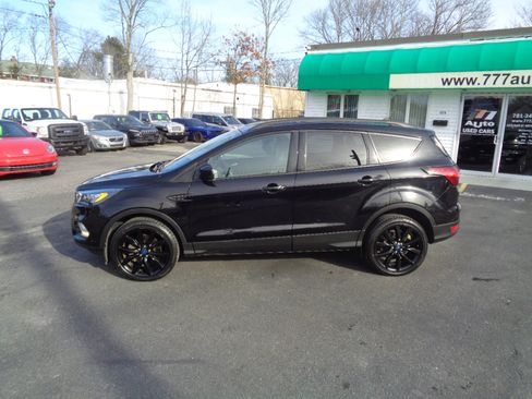 Used 2019 Ford Escape SE image 2