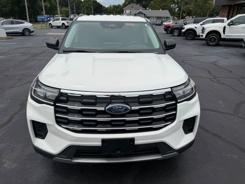 Used 2025 Ford Explorer Active AWD/4WD image 22