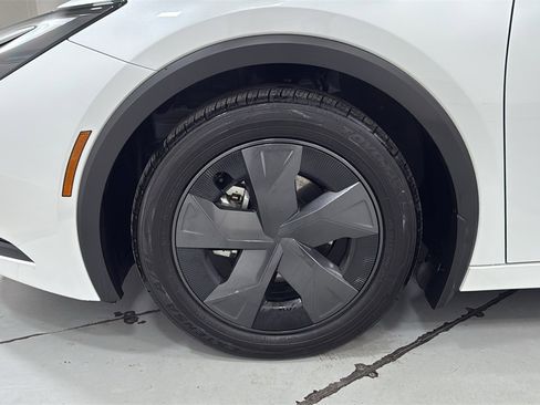 Certified 2025 Toyota Prius LE image 24