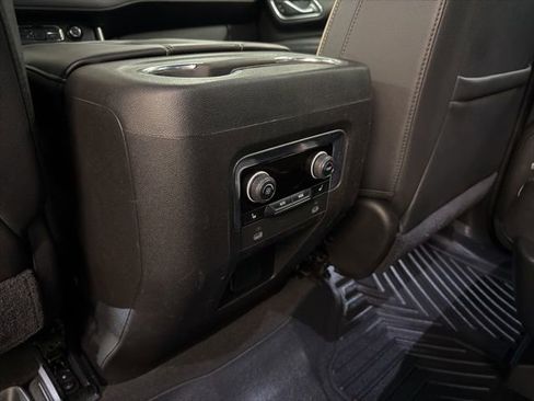Used 2021 Chevrolet Tahoe Premier w/ Premium Package AWD/4WD image 16