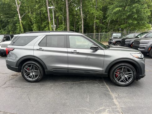 Used 2025 Ford Explorer ST w/ Sun And Sound Package AWD/4WD image 10