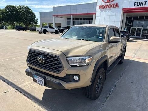 Used 2020 Toyota Tacoma TRD Off-Road AWD/4WD image 3