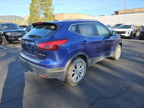 Used 2018 Nissan Rogue Sport SV w/ SV Technology Package image 3