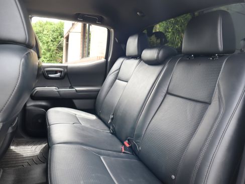 Used 2021 Toyota Tacoma TRD Sport w/ TRD Premium Sport Package AWD/4WD image 30