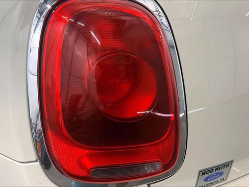 Used 2016 MINI Cooper 4-Door Hardtop image 28