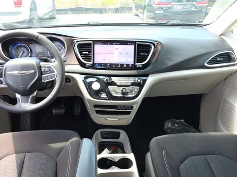 Used 2024 Chrysler Voyager LX FWD image 24
