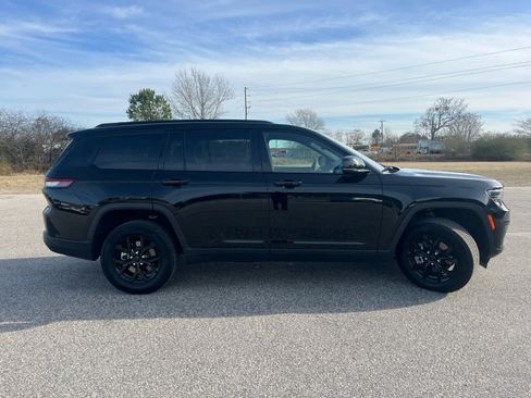 Used 2024 Jeep Grand Cherokee L Altitude image 8