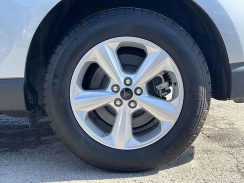 Used 2024 Ford Edge SE image 11