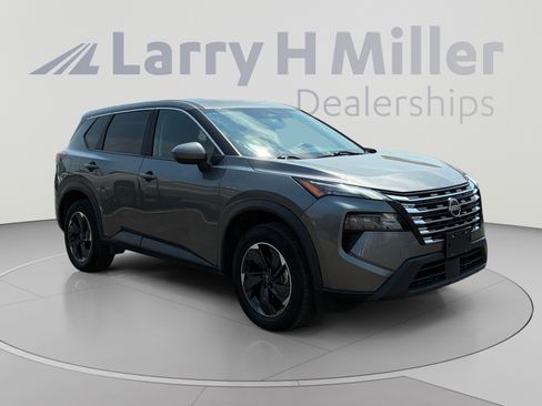 Used 2024 Nissan Rogue SV AWD/4WD image 7