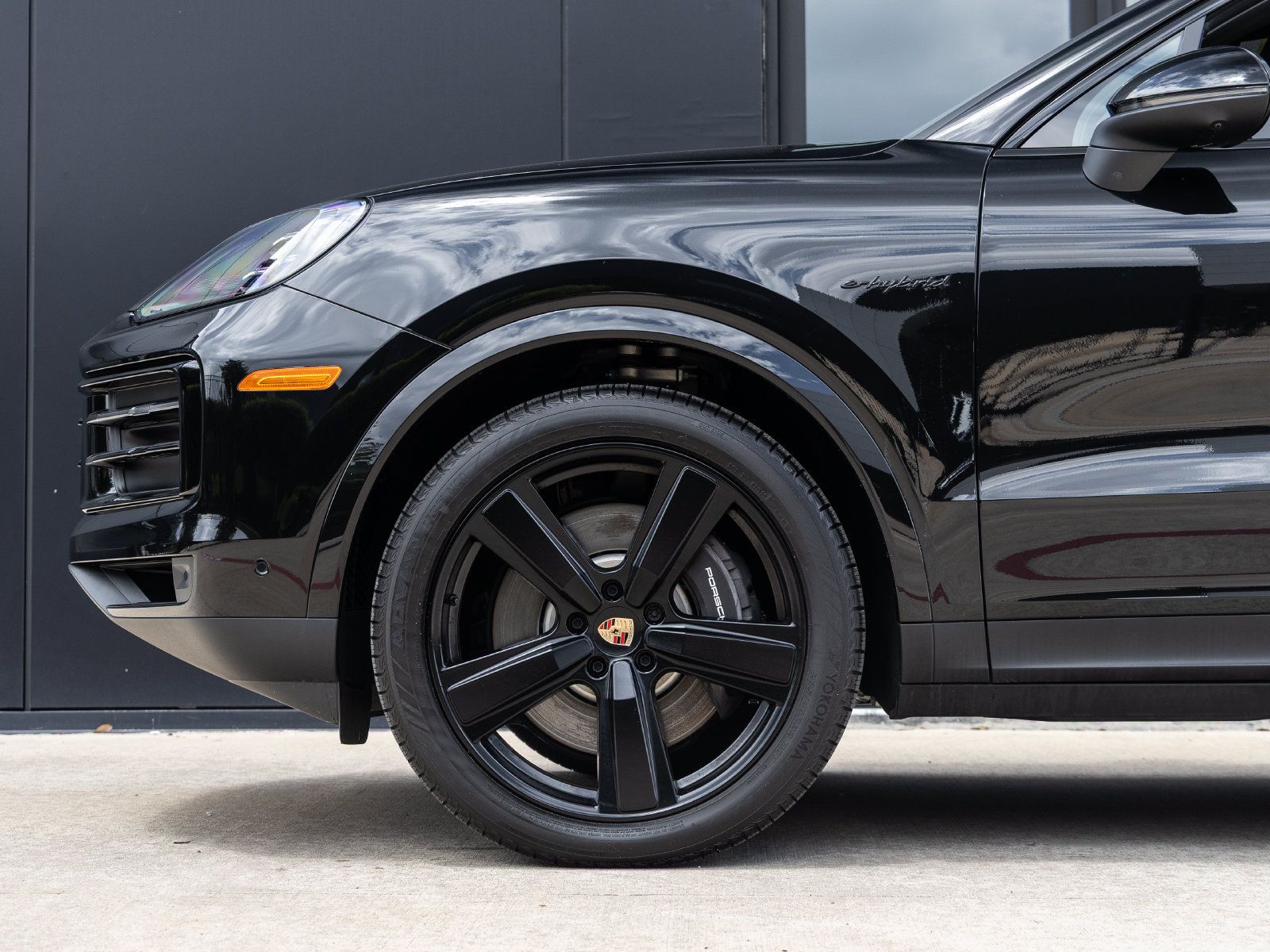 Certified 2025 Porsche Cayenne E-Hybrid Coupe AWD/4WD image 13