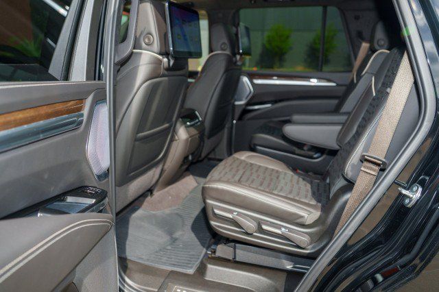 Used 2026 Cadillac Escalade Platinum Luxury AWD/4WD image 13