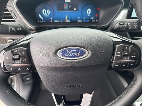 Used 2025 Ford Escape Platinum AWD/4WD image 30