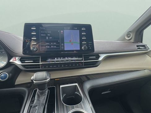 Used 2022 Toyota Sienna Platinum image 20