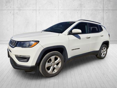 Used 2019 Jeep Compass Latitude w/ Popular Equipment Group AWD/4WD image 9