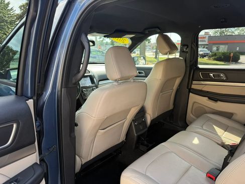 Used 2018 Ford Explorer XLT w/ Equipment Group 202A FWD image 13