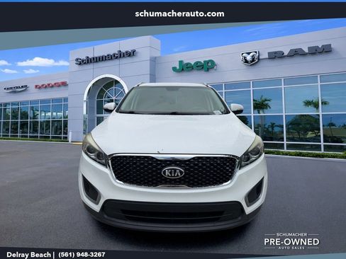 Used 2017 Kia Sorento LX FWD image 2
