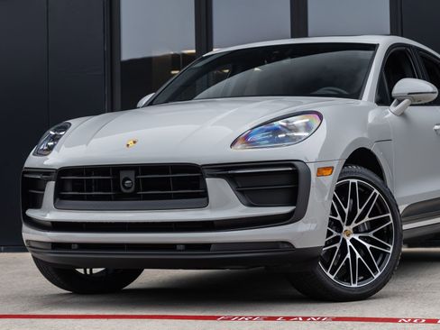 Certified 2026 Porsche Macan AWD/4WD image 7
