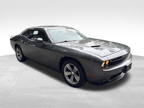 Used 2015 Dodge Challenger SXT w/ Driver Convenience Group RWD image 8
