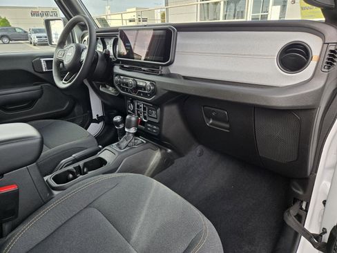 Certified 2024 Jeep Gladiator Sport image 31