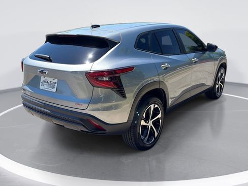 Certified 2025 Chevrolet Trax RS w/ Sunroof Package FWD image 8