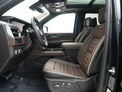 Used 2025 GMC Yukon Denali Ultimate w/ LPO, Floor Liner Package AWD/4WD image 15