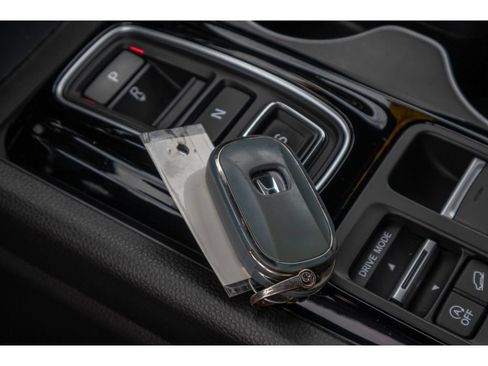Used 2025 Honda Pilot Black Edition image 28