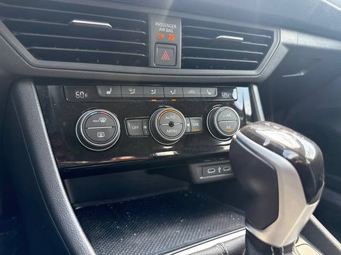 Used 2024 Volkswagen Jetta SE FWD image 17