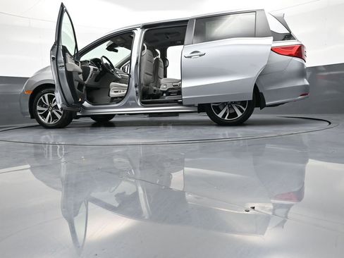 Certified 2023 Honda Odyssey Touring image 52