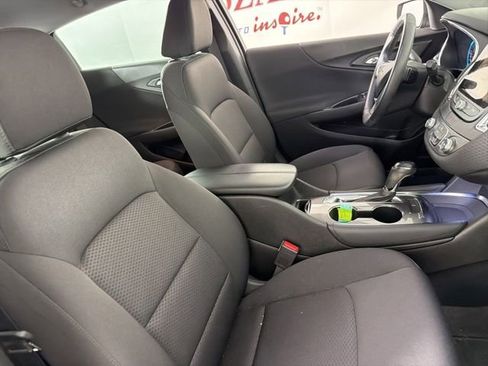 Used 2018 Chevrolet Malibu LT FWD image 16