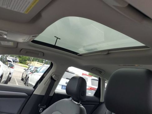 Used 2025 Volkswagen Jetta SE w/ Sunroof Package FWD image 24