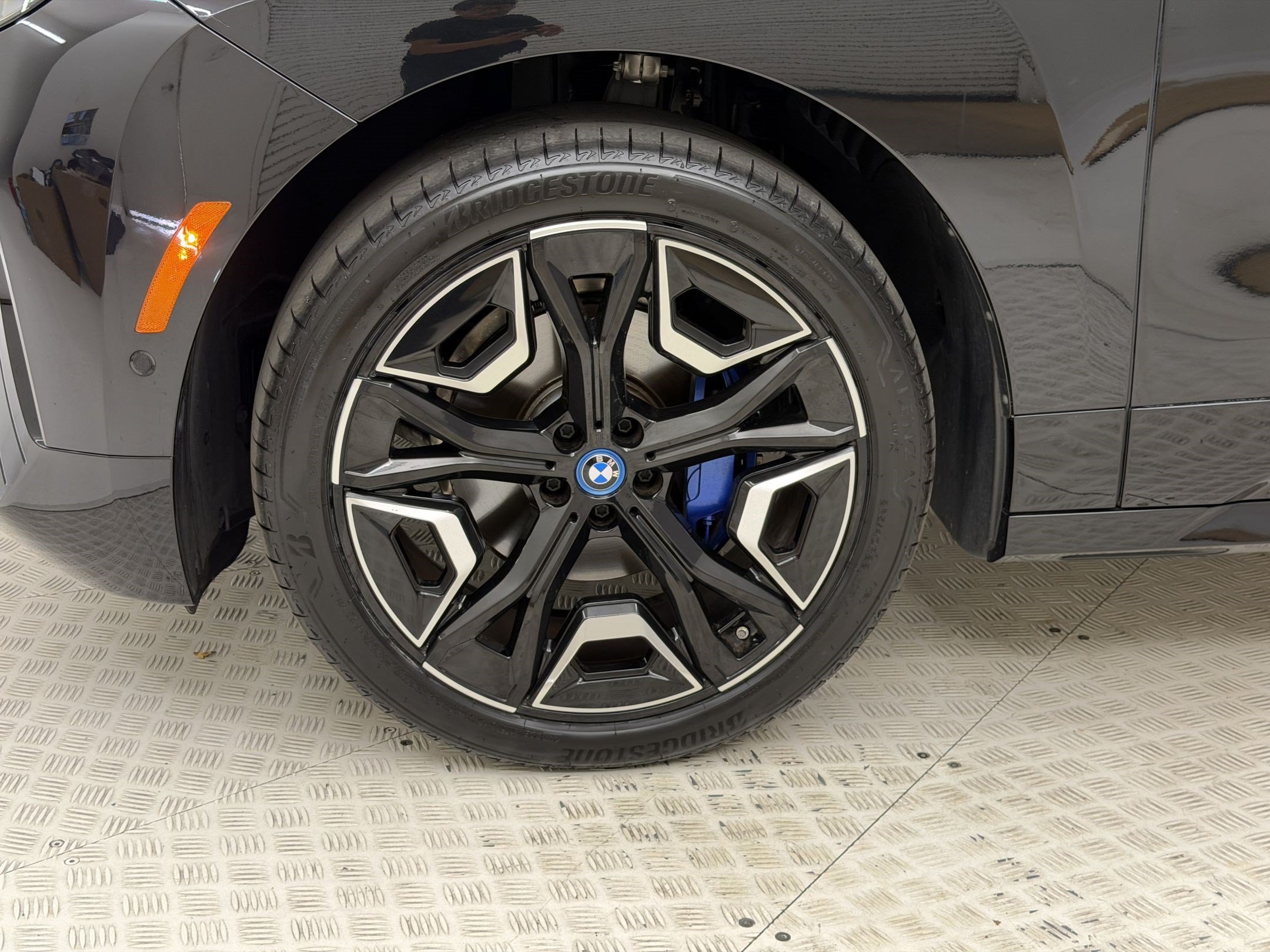 Certified 2024 BMW iX xDrive50 w/ Sport Package AWD/4WD image 13