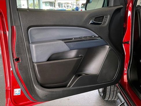 Used 2022 Chevrolet Colorado Z71 w/ Safety Package image 21