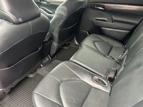 Certified 2021 Toyota Highlander Limited image 17