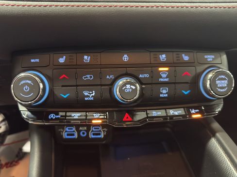 Used 2024 Dodge Durango GT image 34