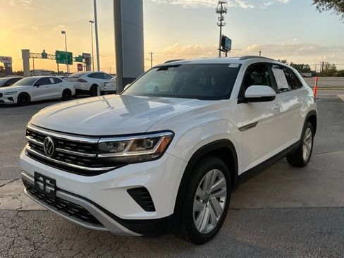 Used 2022 Volkswagen Atlas Cross Sport SE FWD image 3