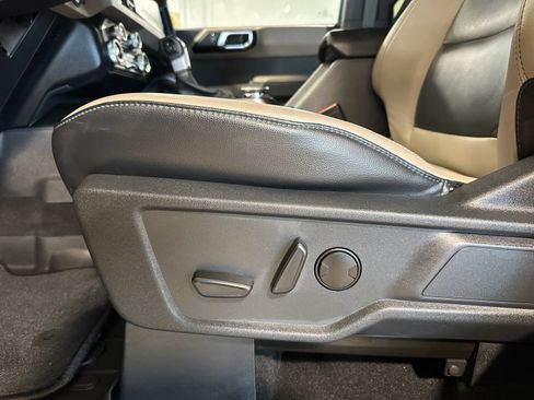 Used 2023 Ford Bronco Wildtrak AWD/4WD image 12