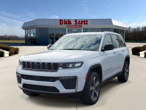 New 2026 Jeep Grand Cherokee Limited w/ Luxury Tech Group II AWD/4WD image 3